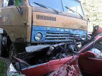 Пять человек погибли при столкновении легковушки с КамАзом на трассе Оренбург - Самара