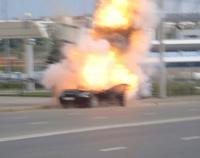 Автомобиль Volvo взорвался на Святоозерской улице в Москве