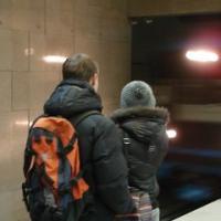 В Екатеринбурге на станции метро «Проспект Космонавтов» мужчина прыгнул на рельсы, чтобы сделать селфи
