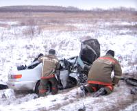 Toyota Camry попала под фуру в Иркутской области, трое погибших