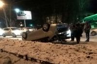 Автомобиль перевернулся на улице Сельской Богородской в Уфе