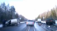 Фургон Citroen с алкоголем столкнулся в лоб с BMW X5 на трассе Екатеринбург - Реж