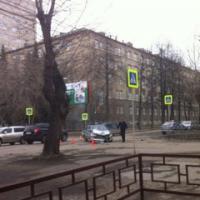 В Екатеринбурге на перекрёстке Первомайской и Софьи Ковалевской полицейский ВАЗ попал в ДТП с Kia и Mazda