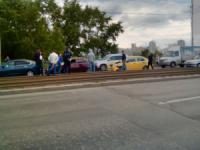 В Екатеринбурге Малышева встала в пробку из-за тройного ДТП на мосту к ЖБИ