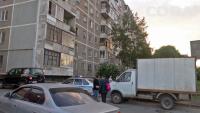 В Екатеринбурге из окна на шестом этаже дома №3 на Автомагистральной выпал ребенок