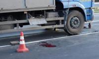 На трассе Екатеринбург-Шадринск-Курган КамАЗ на пешеходном переходе сбил 21-летнюю девушку