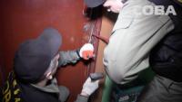 В Екатеринбурге в доме № 62 на Уральской сотрудники «Совы» спасли дедушку, который упал в ванной и не мог встать, чтобы открыть дверь