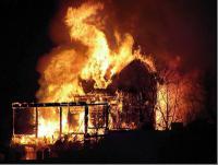 Жилой дом сгорел ночью на 2-й Железнодорожной улице в Астрахани