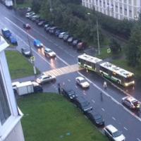 В Москве на Луговом проезде водитель сбил родителей с ребенком в коляске и скрылся