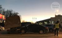 В Пензе на улице Измайлова у базы «Надежда» Toyota Camry протаранила грузовую «ГАЗель»