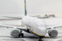 Аэропорт Мурманска закрылся из-за сильного снегопада